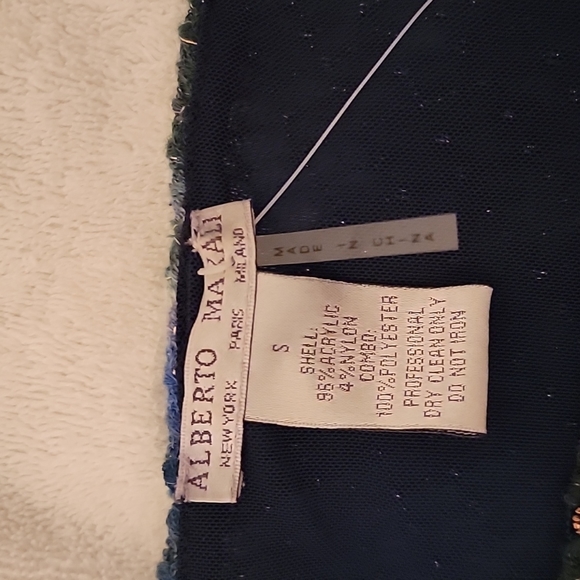 Brand New. Never Worn. Colorful Tunic Top. Size Small - Picture 2 of 4